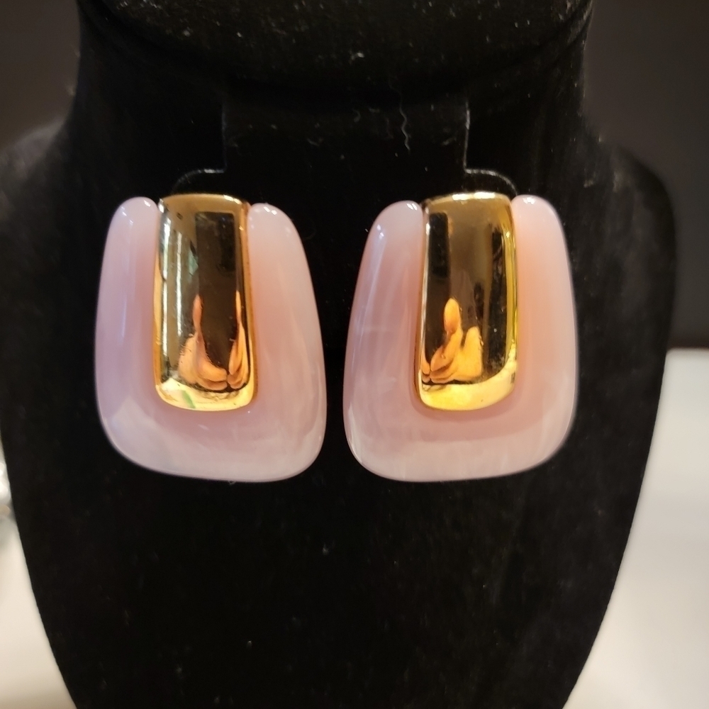 Vintage Avon Pink Lucite and Goldtone Clip On Earrings - Picture 1 of 4